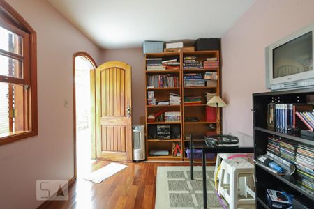 Casa à venda com 170m², 4 quartos e 2 vagas Casa à venda com 170m², 4 quartos e 2 vagasSuíte
