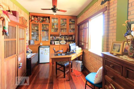 Casa à venda com 267m², 3 quartos e 2 vagas Casa à venda com 267m², 3 quartos e 2 vagasEscritório