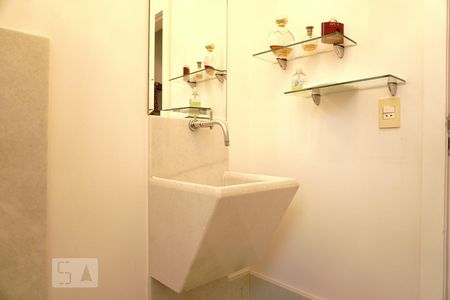 Casa à venda com 424m², 5 quartos e 4 vagasLavabo