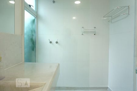 Casa à venda com 424m², 5 quartos e 4 vagasBanheiro da Suíte 3