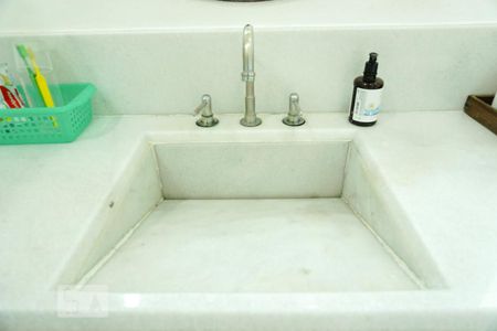 Casa à venda com 424m², 5 quartos e 4 vagasDetalhe do Banheiro da Suíte 1