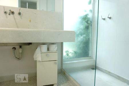 Casa à venda com 424m², 5 quartos e 4 vagasBanheiro da Suíte 3