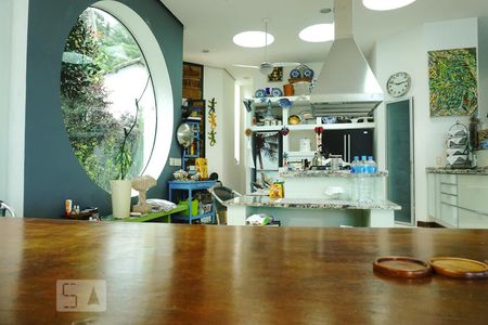 Casa à venda com 424m², 5 quartos e 4 vagasSala/Cozinha