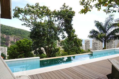 Casa à venda com 424m², 5 quartos e 4 vagasÁrea Externa - Piscina