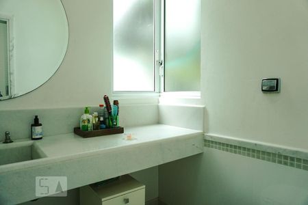 Casa à venda com 424m², 5 quartos e 4 vagasBanheiro da Suíte 1