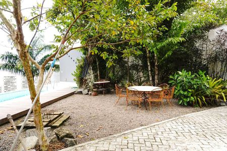 Casa à venda com 424m², 5 quartos e 4 vagasÁrea Externa - Jardim