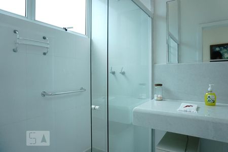 Casa à venda com 424m², 5 quartos e 4 vagasBanheiro da Suíte 2