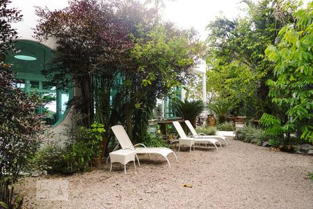 Casa à venda com 424m², 5 quartos e 4 vagasÁrea Externa - Jardim