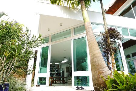 Casa à venda com 424m², 5 quartos e 4 vagasFachada Casa