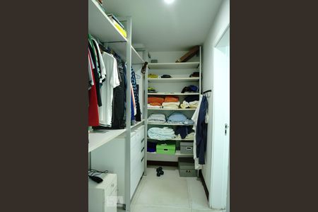 Casa à venda com 424m², 5 quartos e 4 vagasCloset da Suíte 4