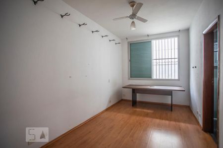 Casa à venda com 350m², 3 quartos e 8 vagas Casa à venda com 350m², 3 quartos e 8 vagasSuíte