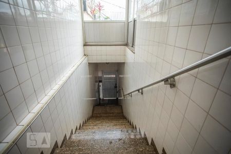 Casa à venda com 350m², 3 quartos e 8 vagas Casa à venda com 350m², 3 quartos e 8 vagasEscadas - Entrada