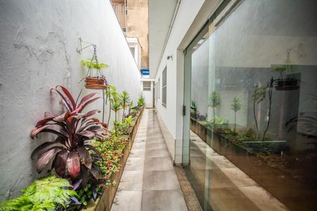 Casa à venda com 350m², 3 quartos e 8 vagas Casa à venda com 350m², 3 quartos e 8 vagasCorredor Externo