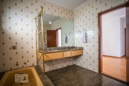 Casa à venda com 350m², 3 quartos e 8 vagas Casa à venda com 350m², 3 quartos e 8 vagasBanheiro Suíte