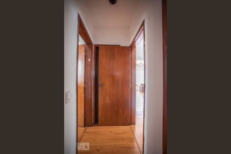 Casa à venda com 350m², 3 quartos e 8 vagas Casa à venda com 350m², 3 quartos e 8 vagasCorredor - Quartos