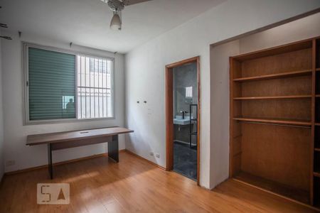 Casa à venda com 350m², 3 quartos e 8 vagas Casa à venda com 350m², 3 quartos e 8 vagasSuíte