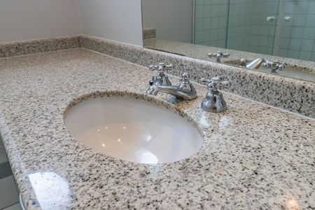 Apartamento à venda com 57m², 1 quarto e 1 vaga Apartamento à venda com 57m², 1 quarto e 1 vagaDetalhe do Banheiro da Suíte