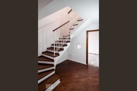 Entrada Escada de casa para alugar com 3 quartos, 180m² em Chácara Monte Alegre, São Paulo