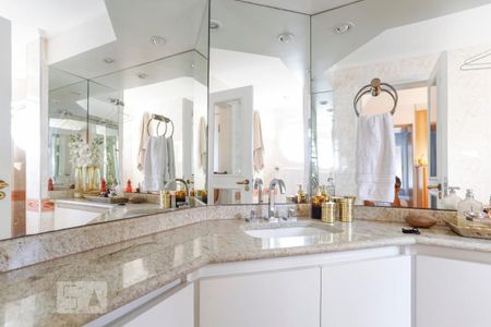 Apartamento à venda com 180m², 3 quartos e 3 vagasBanheiro da Suíte