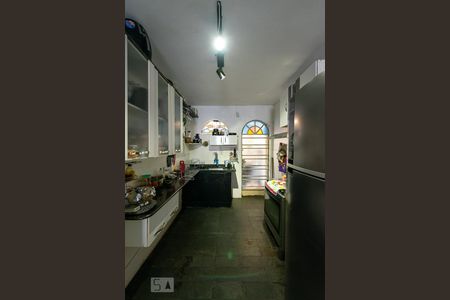 Casa à venda com 360m², 3 quartos e 4 vagas Casa à venda com 360m², 3 quartos e 4 vagasCozinha