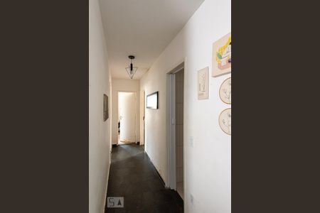 Casa à venda com 360m², 3 quartos e 4 vagas Casa à venda com 360m², 3 quartos e 4 vagasCorredor