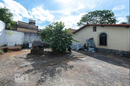 Casa à venda com 360m², 3 quartos e 4 vagas Casa à venda com 360m², 3 quartos e 4 vagasQuintal