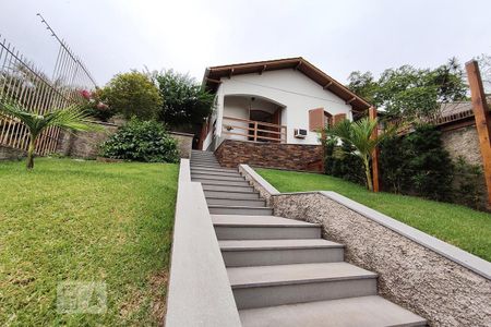 Casa à venda com 192m², 2 quartos e 2 vagasFachada