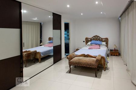 Apartamento à venda com 368m², 4 quartos e 2 vagasSuíte 1