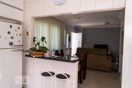 Casa à venda com 122m², 2 quartos e 3 vagas Casa à venda com 122m², 2 quartos e 3 vagasCozinha