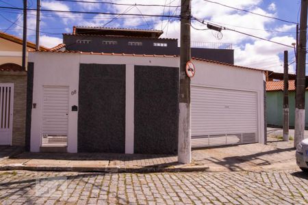 Casa à venda com 122m², 2 quartos e 3 vagas Casa à venda com 122m², 2 quartos e 3 vagasFachada
