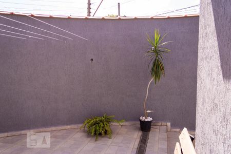 Casa à venda com 122m², 2 quartos e 3 vagas Casa à venda com 122m², 2 quartos e 3 vagasQuintal