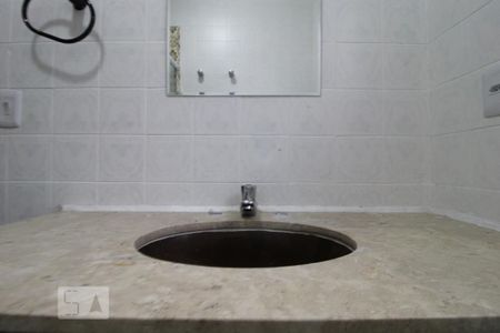 Casa à venda com 200m², 3 quartos e 2 vagasPia banheiro da suíte