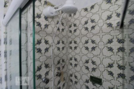 Casa à venda com 200m², 3 quartos e 2 vagasChuveiro banheiro comum