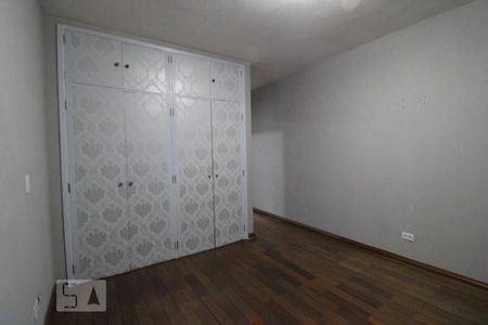 Casa à venda com 200m², 3 quartos e 2 vagasSuíte