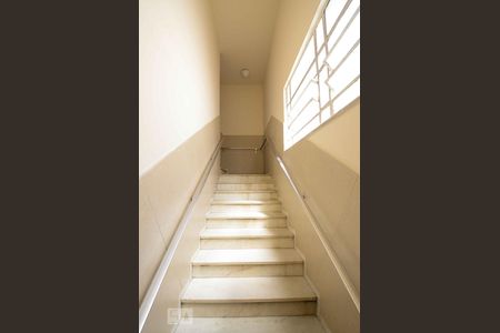 Apartamento para alugar com 93m², 2 quartos e 1 vagaEscada