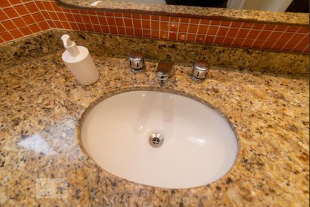 Apartamento à venda com 85m², 2 quartos e 1 vaga Apartamento à venda com 85m², 2 quartos e 1 vagaBanheiro da Suíte