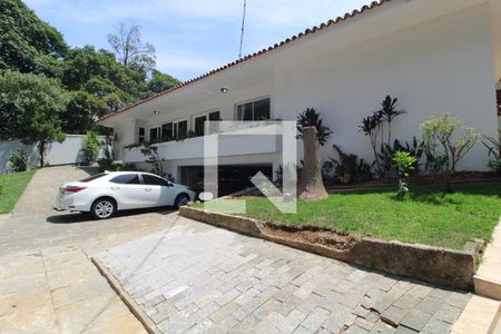 Casa à venda com 300m², 3 quartos e 4 vagasFachada