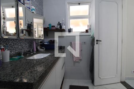 Casa à venda com 300m², 3 quartos e 4 vagasBanheiro da suíte