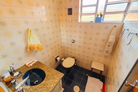 Casa à venda com 220m², 4 quartos e 4 vagasBanheiro Social