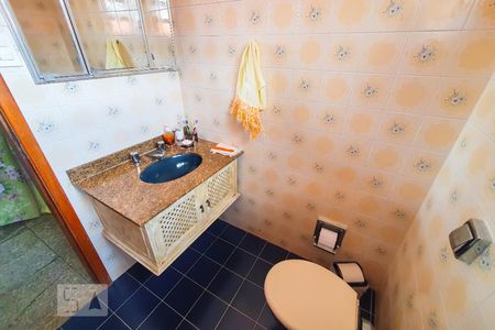 Casa à venda com 220m², 4 quartos e 4 vagasBanheiro Social