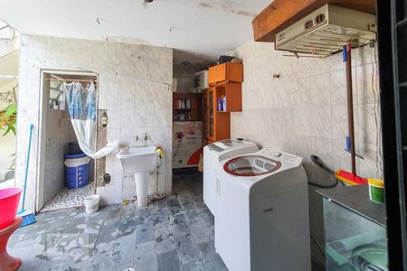 Casa à venda com 220m², 4 quartos e 4 vagasLavanderia