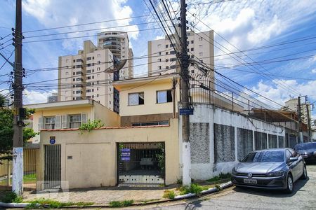 Casa à venda com 220m², 4 quartos e 4 vagasFachada
