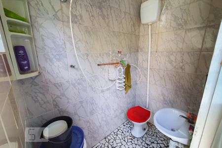 Casa à venda com 220m², 4 quartos e 4 vagasBanheiro de Serviço