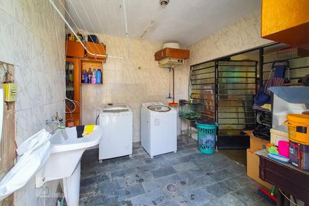 Casa à venda com 220m², 4 quartos e 4 vagasChurrasqueira