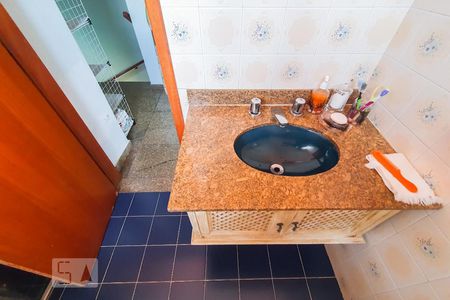 Casa à venda com 220m², 4 quartos e 4 vagasBanheiro Social