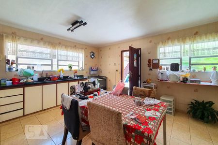 Casa à venda com 220m², 4 quartos e 4 vagasCozinha