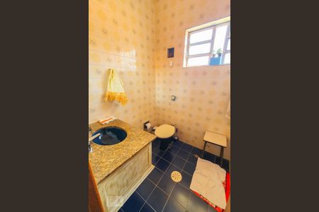 Casa à venda com 220m², 4 quartos e 4 vagasBanheiro Social