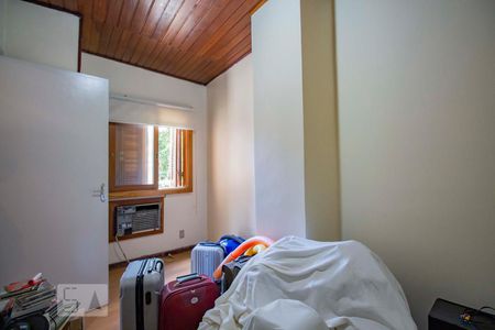 Casa à venda com 250m², 5 quartos e 6 vagasSuíte 1