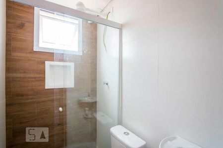 Banheiro de kitnet/studio para alugar com 1 quarto, 10m² em Vila São Pedro, Santo André