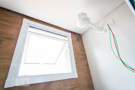 Banheiro de kitnet/studio para alugar com 1 quarto, 10m² em Vila São Pedro, Santo André